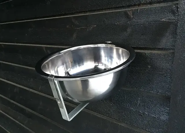 Hundeskål med veggfeste 4L 