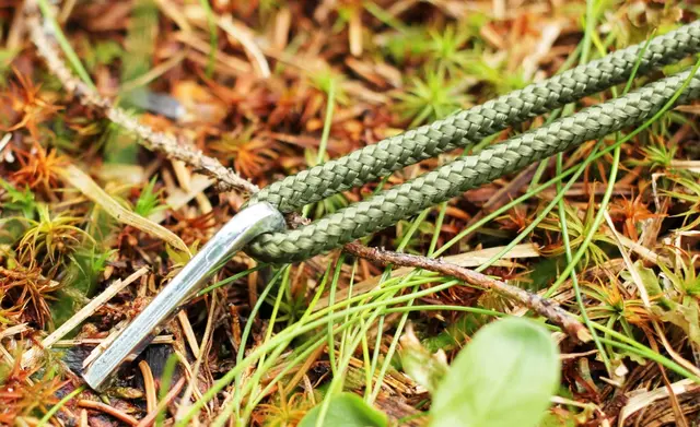 Tarp/Gapahuk m/tau og plugger 